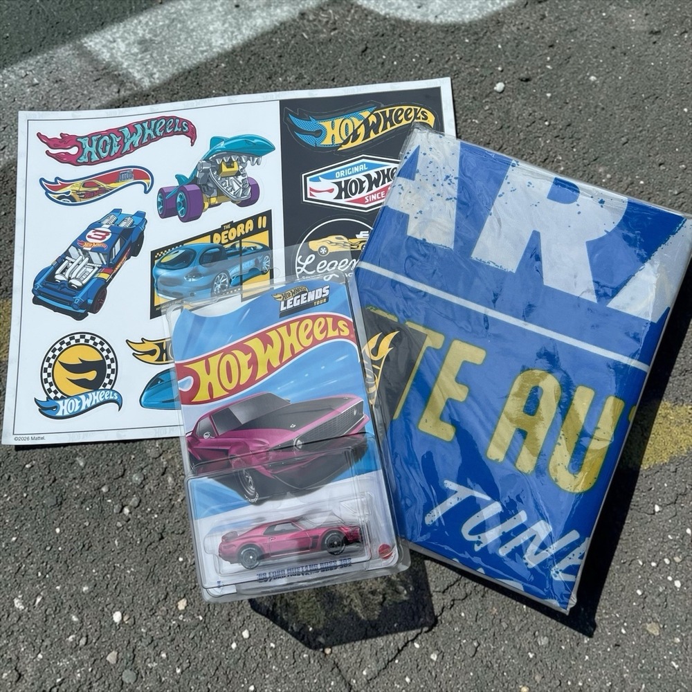 Hot Wheels Legends Tour Boss Mustang Pink w/ Bag Banner Sticker NIB